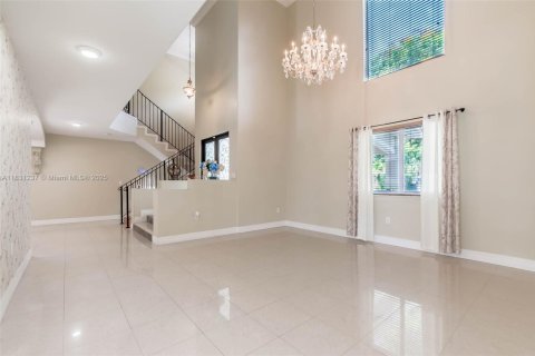 House in Miami, Florida 4 bedrooms, 310.48 sq.m. № 1934587 - photo 11