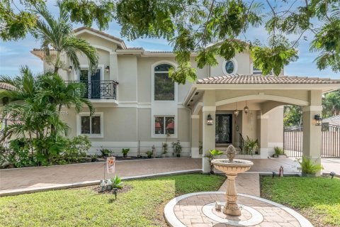 House in Miami, Florida 4 bedrooms, 310.48 sq.m. № 1934587 - photo 3