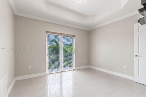 House in Miami, Florida 4 bedrooms, 310.48 sq.m. № 1934587 - photo 26