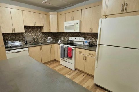 Купить кондоминиум в Бока-Ратон, Флорида 1 спальня, 75.25м2, № 1955766 - фото 2