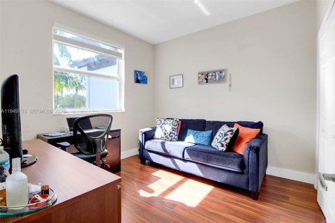 Купить таунхаус в Дорал, Флорида 3 спальни, 157м2, № 2005987 - фото 23