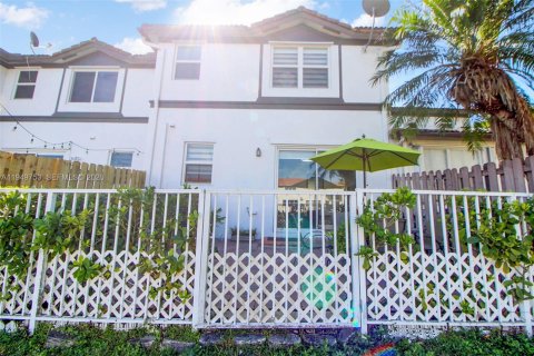 Купить таунхаус в Дорал, Флорида 3 спальни, 157м2, № 2005987 - фото 17