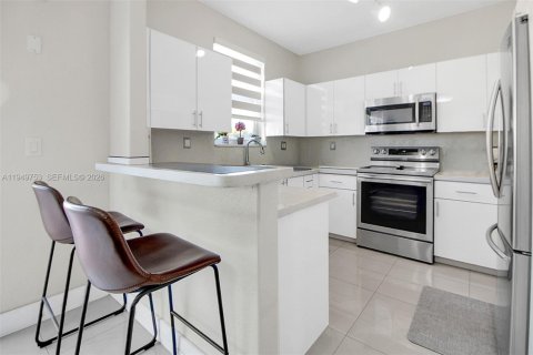 Купить таунхаус в Дорал, Флорида 3 спальни, 157м2, № 2005987 - фото 10