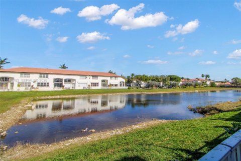 Купить таунхаус в Дорал, Флорида 3 спальни, 157м2, № 2005987 - фото 15