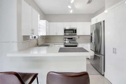 Купить таунхаус в Дорал, Флорида 3 спальни, 157м2, № 2005987 - фото 11