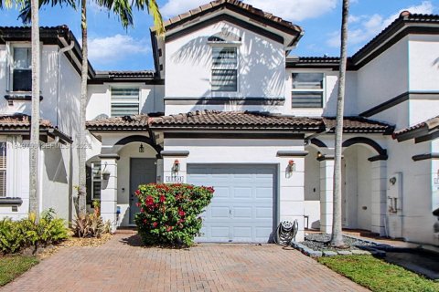 Таунхаус в Дорал, Флорида 3 спальни, 157м2 № 2005987