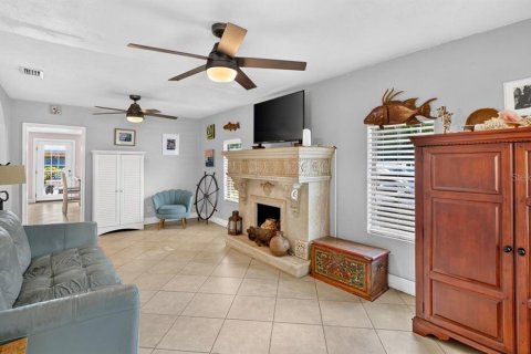 House in New Smyrna Beach, Florida 2 bedrooms, 79.52 sq.m. № 2196036 - photo 6