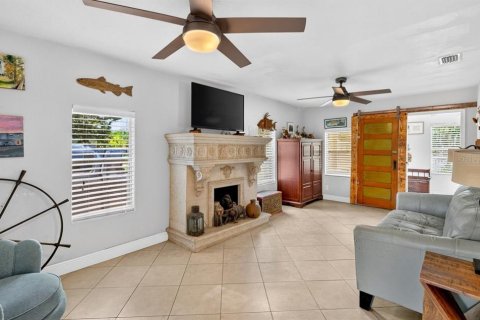 House in New Smyrna Beach, Florida 2 bedrooms, 79.52 sq.m. № 2196036 - photo 9