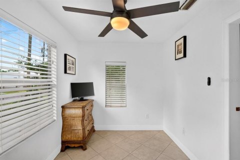 House in New Smyrna Beach, Florida 2 bedrooms, 79.52 sq.m. № 2196036 - photo 12