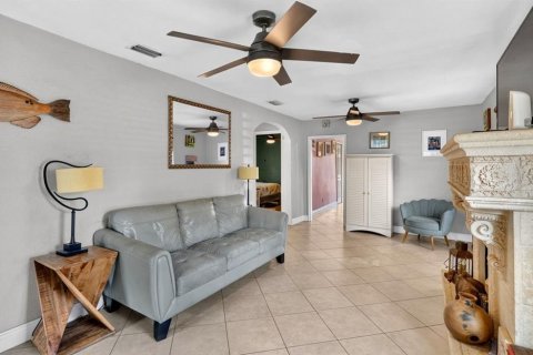 House in New Smyrna Beach, Florida 2 bedrooms, 79.52 sq.m. № 2196036 - photo 7