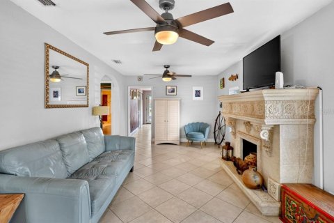 House in New Smyrna Beach, Florida 2 bedrooms, 79.52 sq.m. № 2196036 - photo 8