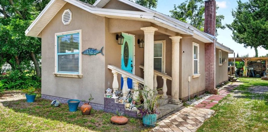 House in New Smyrna Beach, Florida 2 bedrooms, 79.52 sq.m. № 2196036