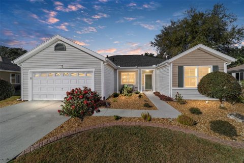 Casa en Summerfield, Florida 2 dormitorios, 132.39 m2 № 2383412