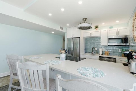 Copropriété à vendre à Madeira Beach, Floride: 2 chambres, 122.63 m2 № 2330135 - photo 11