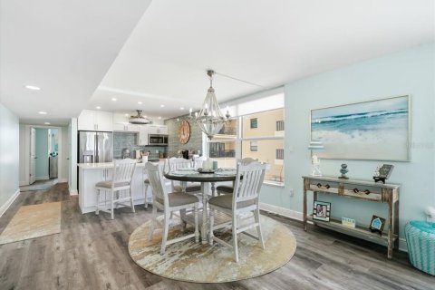 Copropriété à vendre à Madeira Beach, Floride: 2 chambres, 122.63 m2 № 2330135 - photo 19