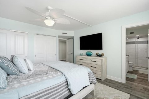Copropriété à vendre à Madeira Beach, Floride: 2 chambres, 122.63 m2 № 2330135 - photo 30