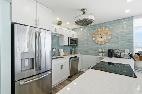 Copropriété à vendre à Madeira Beach, Floride: 2 chambres, 122.63 m2 № 2330135 - photo 12