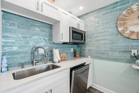 Copropriété à vendre à Madeira Beach, Floride: 2 chambres, 122.63 m2 № 2330135 - photo 13