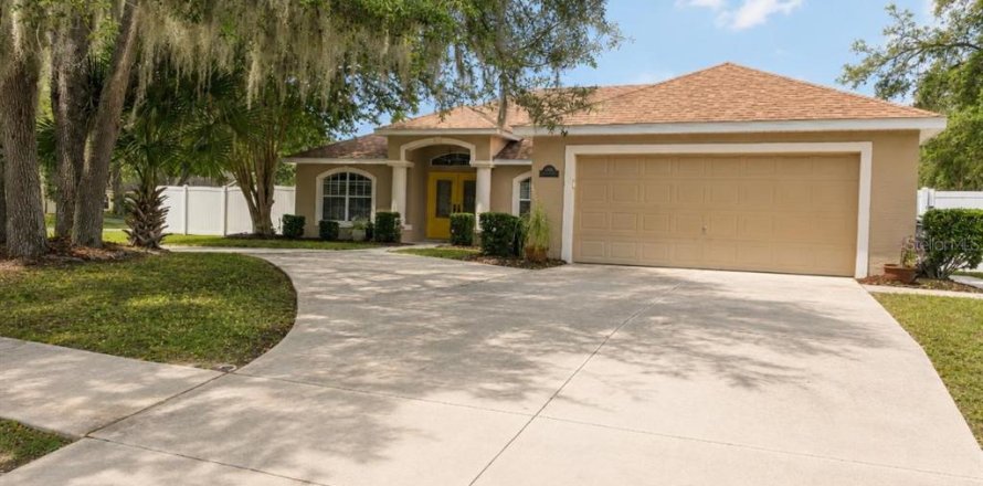 House in Leesburg, Florida 3 bedrooms, 183.85 sq.m. № 2133979