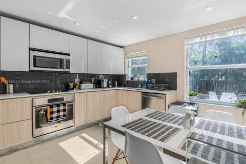 Villa ou maison à vendre à Doral, Floride: 4 chambres, 229.28 m2 № 1968531 - photo 16