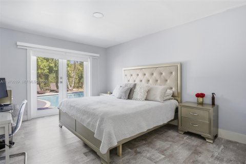 House in Miami, Florida 3 bedrooms, 155.33 sq.m. № 2031170 - photo 18