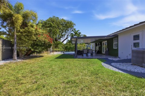 House in Miami, Florida 3 bedrooms, 155.33 sq.m. № 2031170 - photo 8