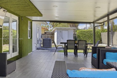 House in Miami, Florida 3 bedrooms, 155.33 sq.m. № 2031170 - photo 7