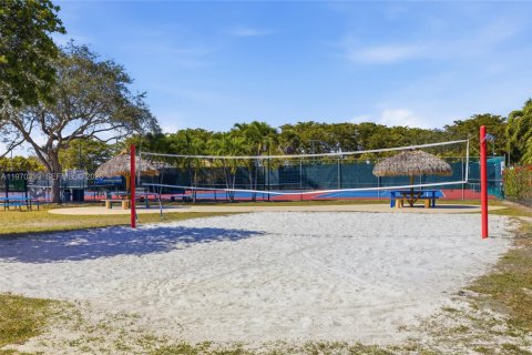 House in Miami, Florida 3 bedrooms, 155.33 sq.m. № 2031170 - photo 29