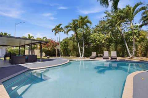 House in Miami, Florida 3 bedrooms, 155.33 sq.m. № 2031170 - photo 4