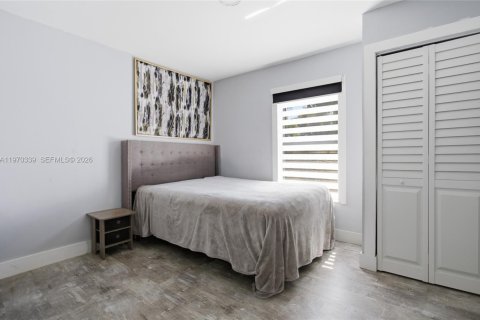 House in Miami, Florida 3 bedrooms, 155.33 sq.m. № 2031170 - photo 23