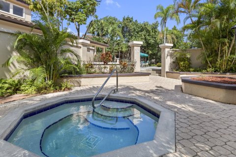 Condominio en venta en Pompano Beach, Florida, 2 dormitorios, 91.04 m2 № 1072530 - foto 1