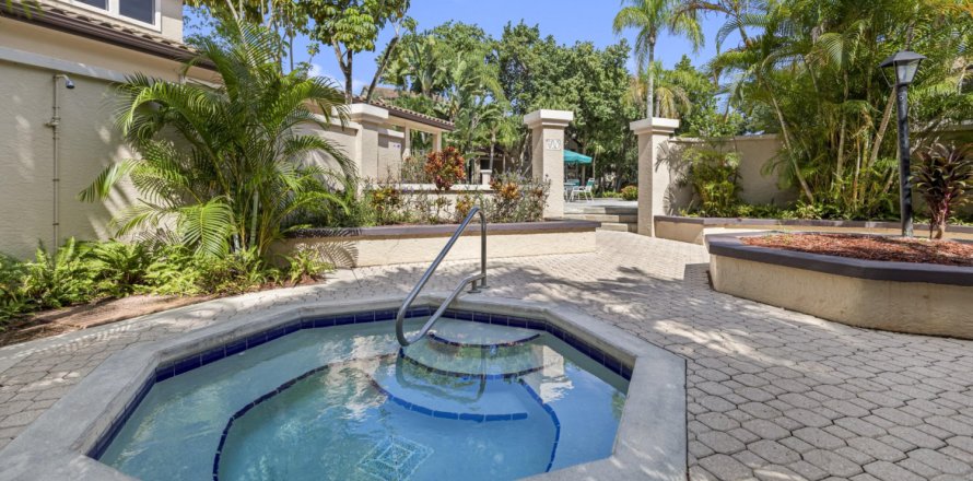 Condominio en Pompano Beach, Florida, 2 dormitorios № 1072530