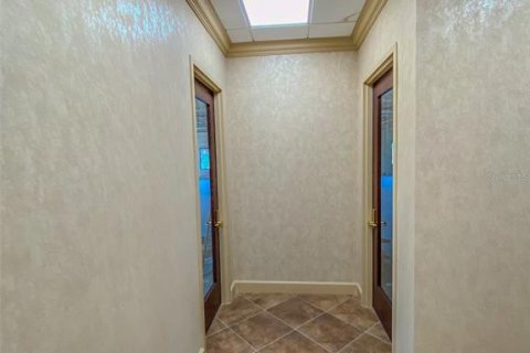 Propiedad comercial en alquiler en North Port, Florida, 450.02 m2 № 1026045 - foto 4