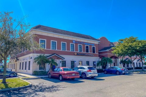 Propiedad comercial en alquiler en North Port, Florida, 450.02 m2 № 1026045 - foto 1