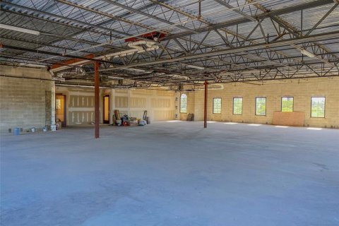 Propiedad comercial en alquiler en North Port, Florida, 450.02 m2 № 1026045 - foto 19