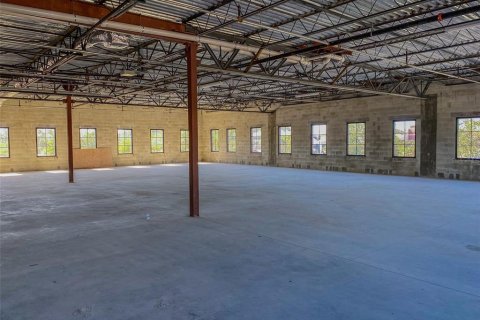 Propiedad comercial en alquiler en North Port, Florida, 450.02 m2 № 1026045 - foto 15
