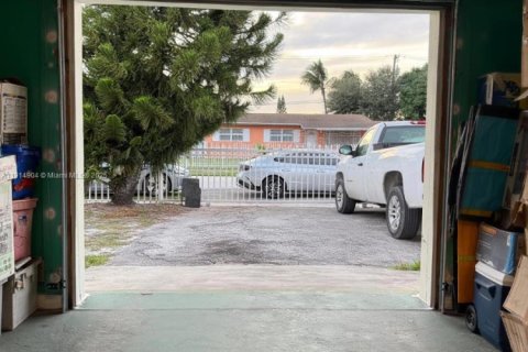 Villa ou maison à vendre à Miami Gardens, Floride: 3 chambres, 100.06 m2 № 1971164 - photo 14
