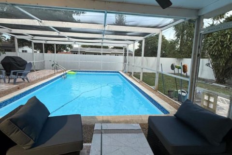 Villa ou maison à vendre à Miami Gardens, Floride: 3 chambres, 100.06 m2 № 1971164 - photo 1