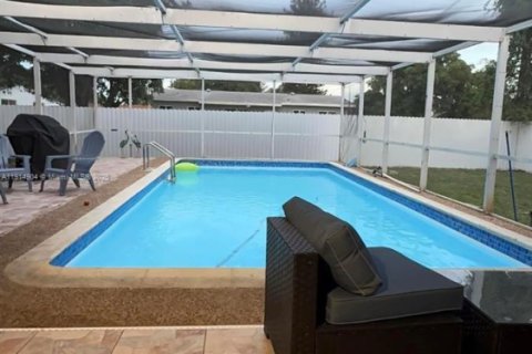 Villa ou maison à vendre à Miami Gardens, Floride: 3 chambres, 100.06 m2 № 1971164 - photo 2