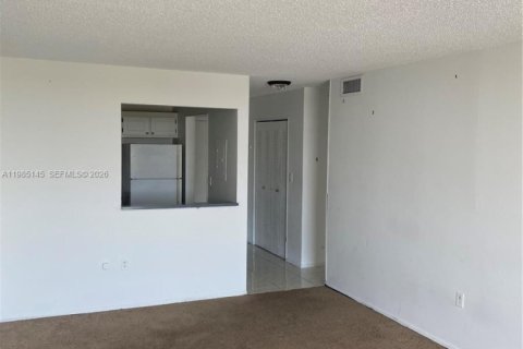 Condo in North Miami Beach, Florida, 1 bedroom  № 2049653 - photo 7