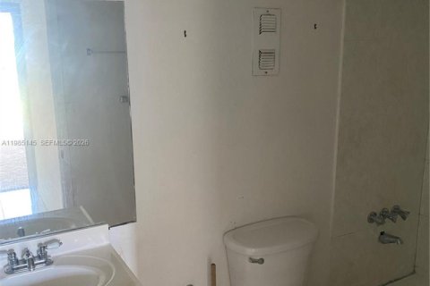 Condo in North Miami Beach, Florida, 1 bedroom  № 2049653 - photo 5