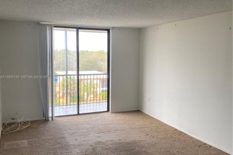 Condo in North Miami Beach, Florida, 1 bedroom  № 2049653 - photo 6
