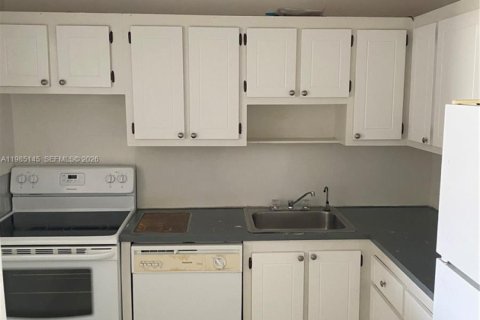 Condo in North Miami Beach, Florida, 1 bedroom  № 2049653 - photo 3