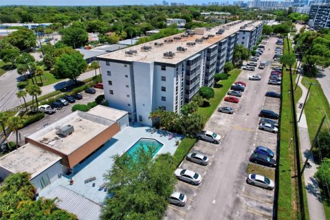 Condo in North Miami Beach, Florida, 1 bedroom  № 2049653 - photo 13