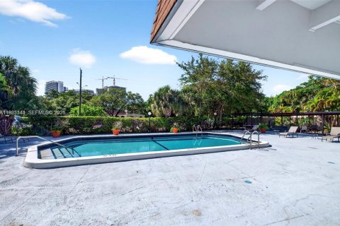 Condo in North Miami Beach, Florida, 1 bedroom  № 2049653 - photo 11
