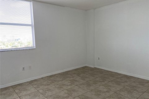 Appartement à louer à Miami, Floride: 2 chambres, 83.33 m2 № 2032650 - photo 6
