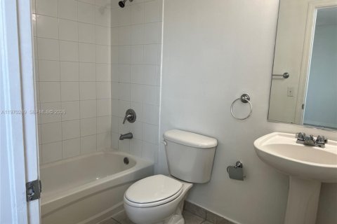 Appartement à louer à Miami, Floride: 2 chambres, 83.33 m2 № 2032650 - photo 7