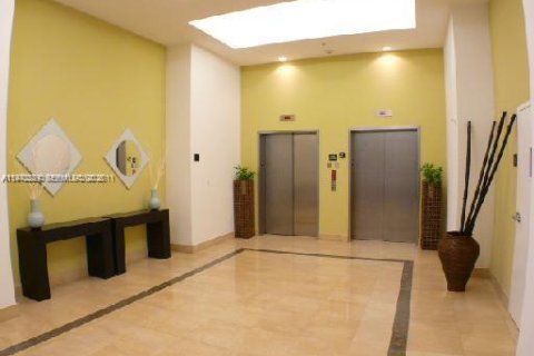 Appartement à louer à Miami, Floride: 2 chambres, 83.33 m2 № 2032650 - photo 17