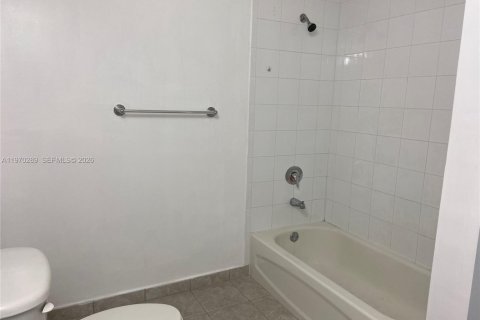 Appartement à louer à Miami, Floride: 2 chambres, 83.33 m2 № 2032650 - photo 11