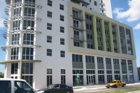 Appartement à louer à Miami, Floride: 2 chambres, 83.33 m2 № 2032650 - photo 2